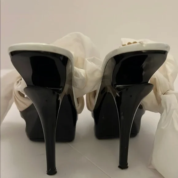 Chic Vintage White & Black Women's Stilello Heels with Lace Up Detail Size 8 - Picture 6 of 11